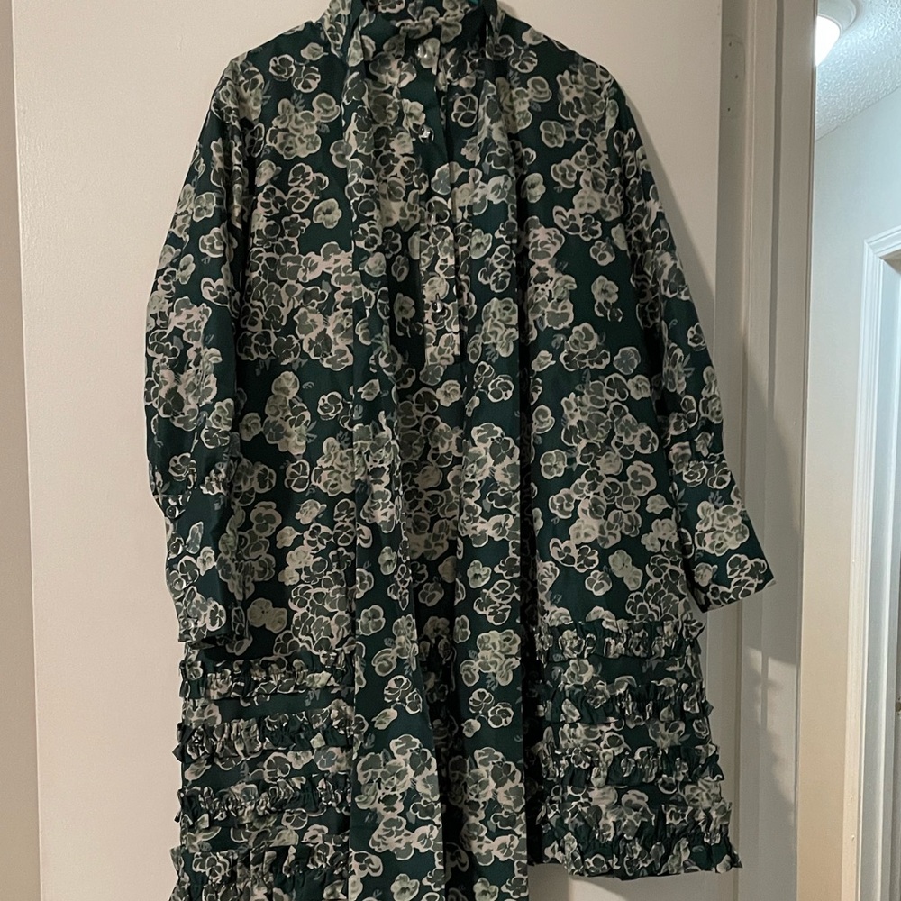 BEAUTIFUL green floral dress size XL worn once.